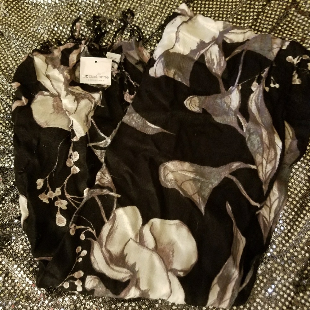 NWT Liz Claiborne Scarf